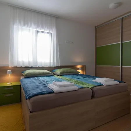 Apartment Petrus Petrcane