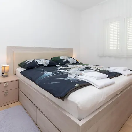 Apartamento Petrus Petrcane