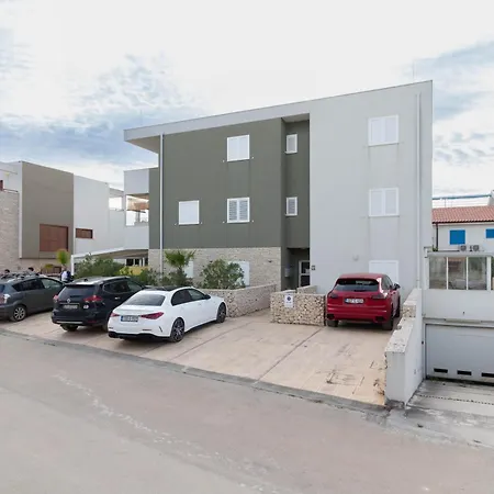 Apartment Petrus Petrcane