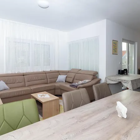 Apartment Petrus *